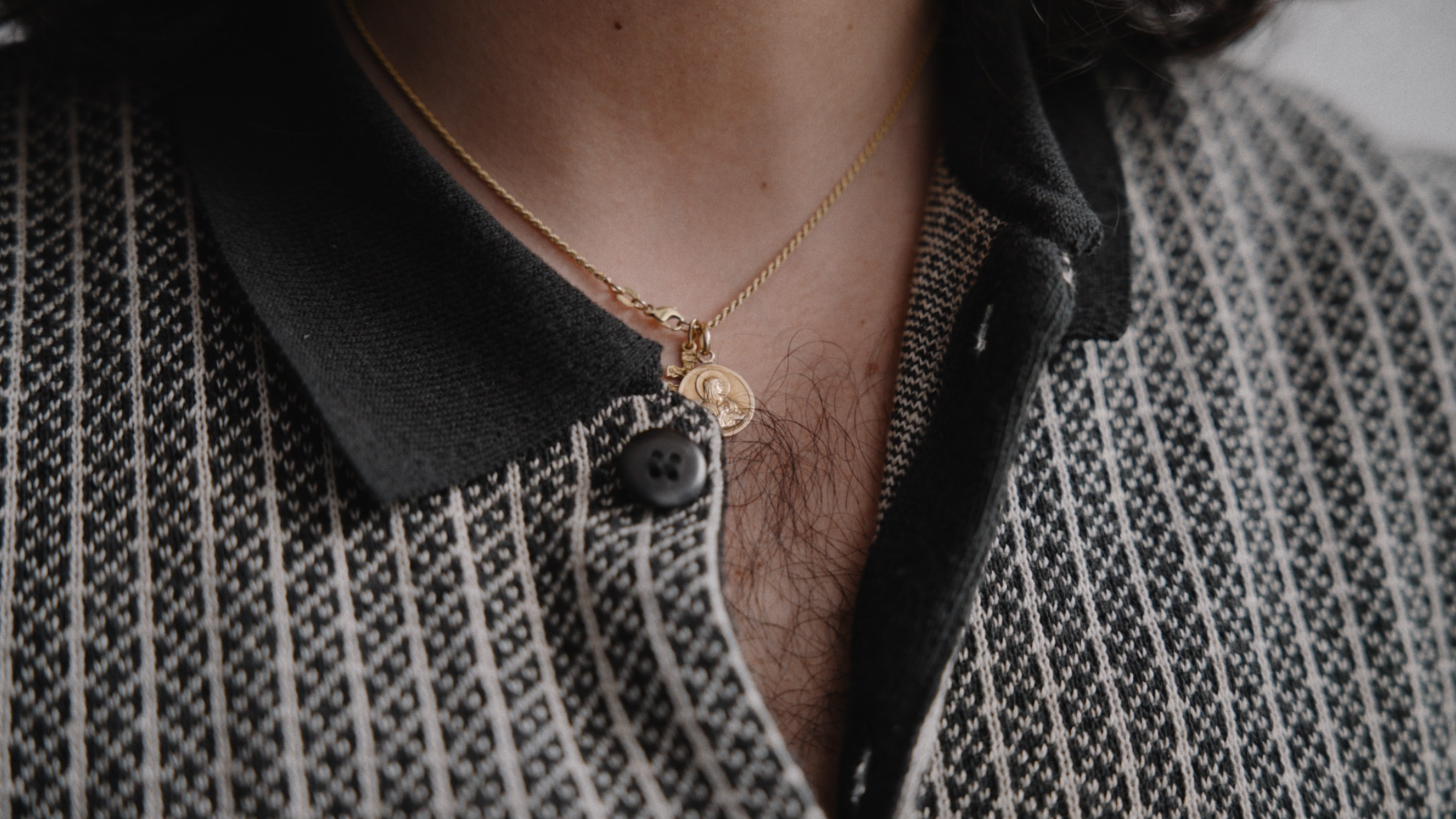 Künstlerisches Portrait von Jordi Arnau Rubio, das seine Verbindung zu Soulmusik und kreativem Ausdruck zeigt.