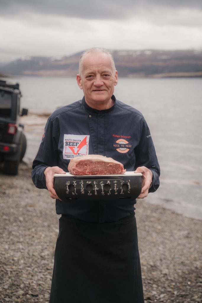 Porträt-Aufnahme von dem Fleischsommelier Rüdiger Brümmer während der Promotion Tour auf Island