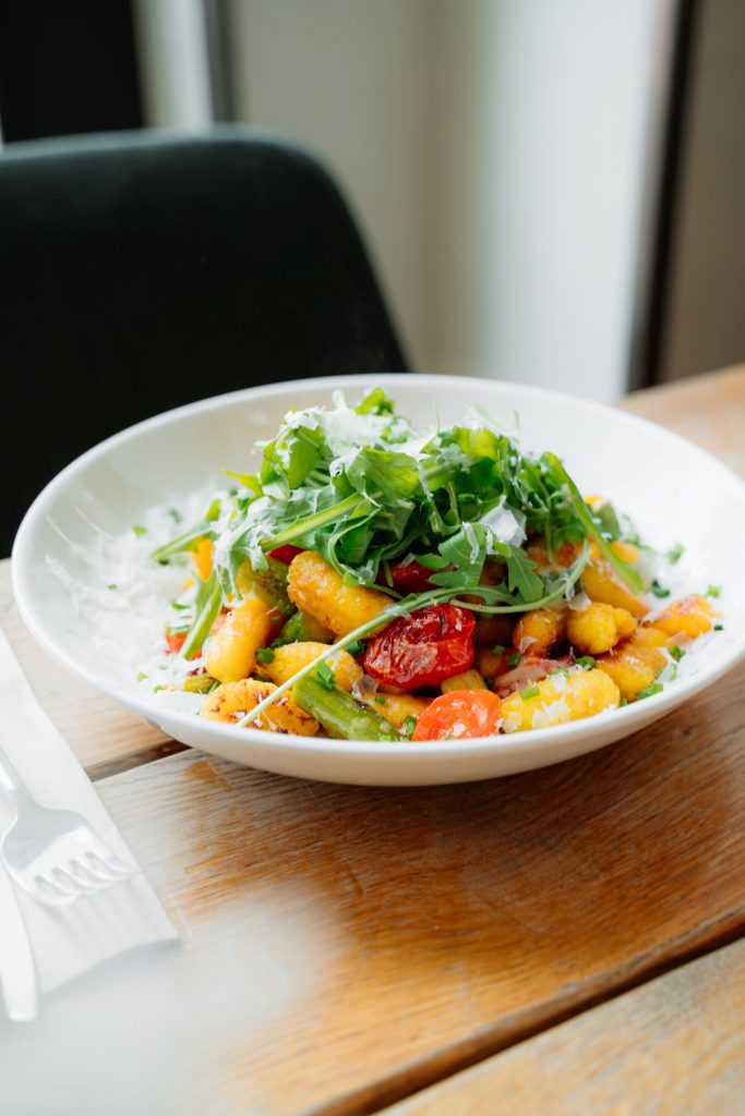 Authentische Food-Fotografie im Café – Rösterei Fuchs Schwerin im Fokus.
