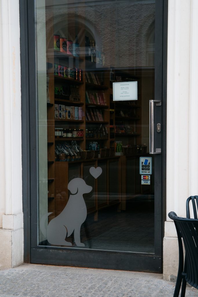 Hundefreundliches Design Rösterei Fuchs Schwerin durch 53Media