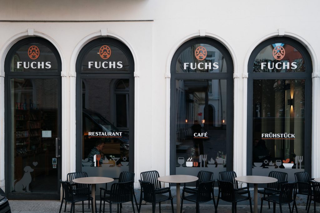 Schaufenster Design Rösterei Fuchs Schwerin am Markt durch 53Media