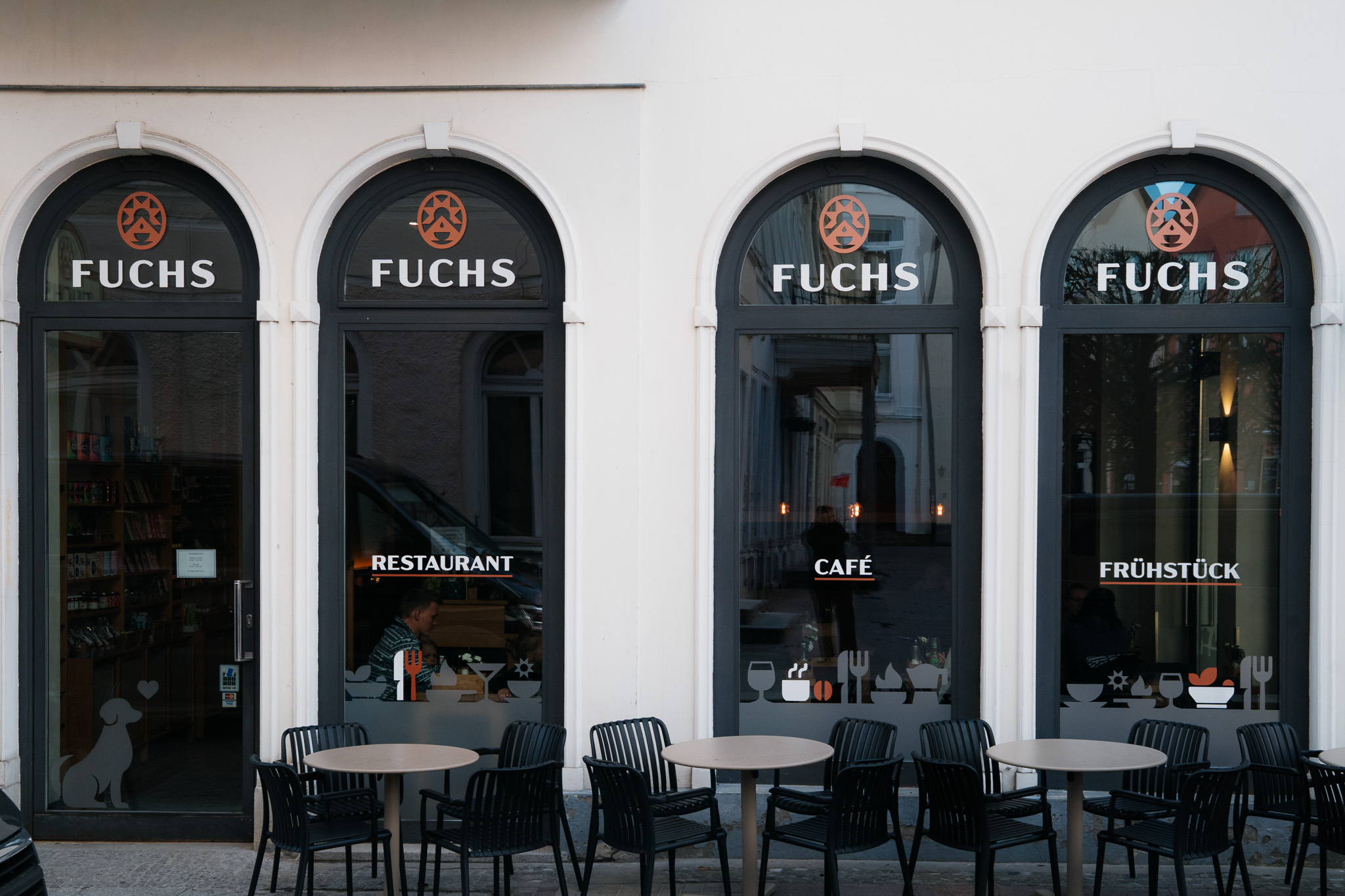 Schaufenster Design Rösterei Fuchs Schwerin am Markt durch 53Media