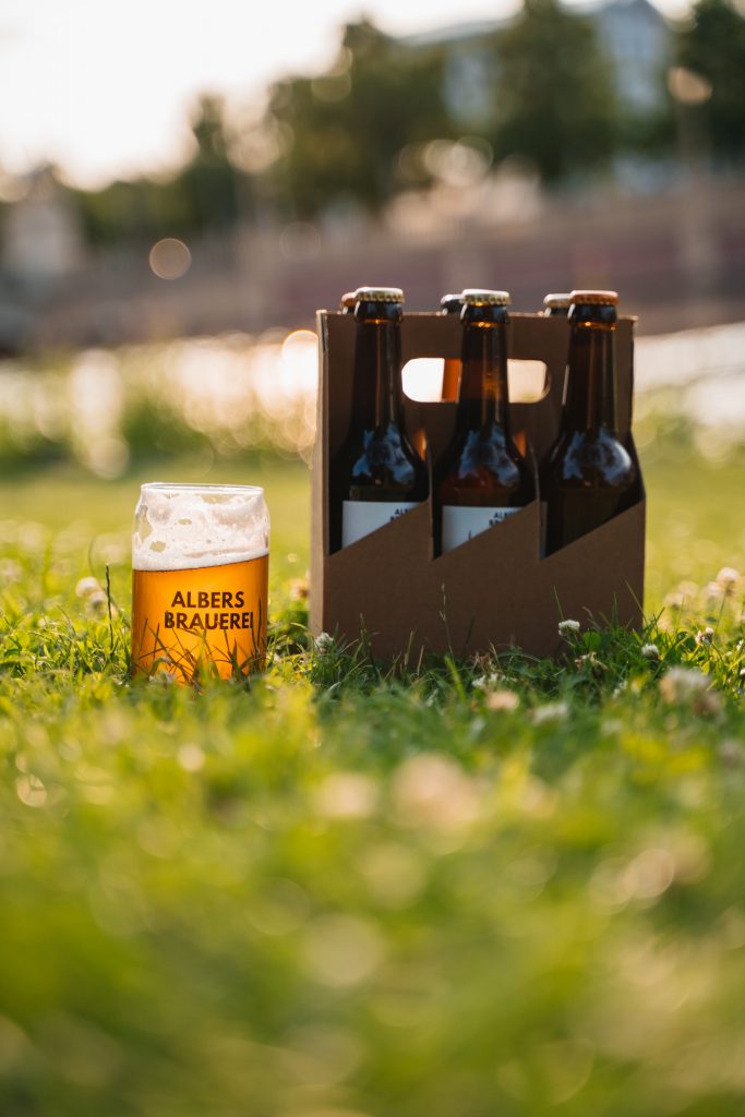 Fotografie von Craft Beer – verschiedene Biere der Albers Brauerei stilvoll dargestellt.