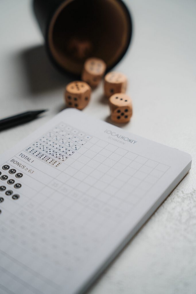 Produktfotografie für Localhoney Schwerin – ausgewählte Merch Artikel mit emotionalem Storytelling.