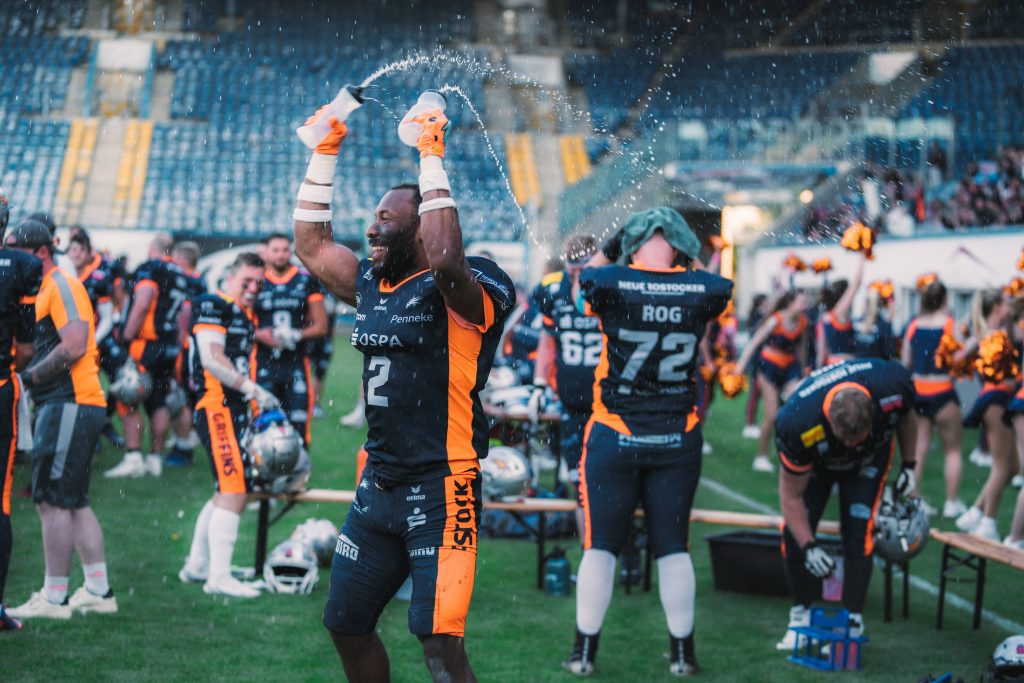 American Football Sportfotografie Rostock Griffins – echte Spielsituationen fotografiert.