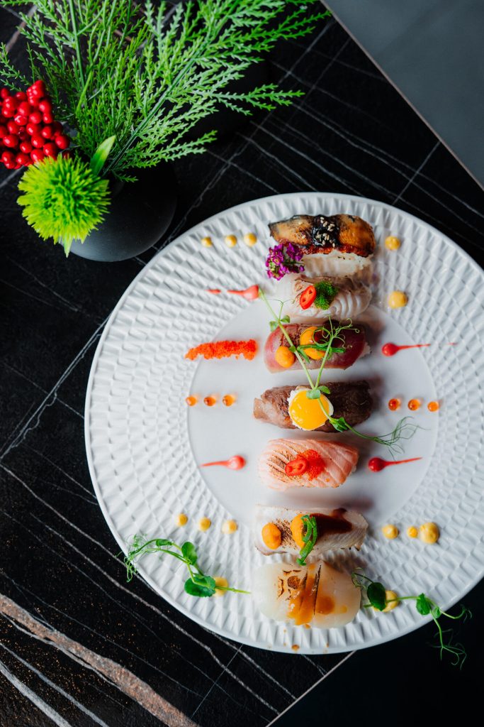Modern angerichtetes Asian Fusion Gericht im Ocean’s 7 Rostock, fotografiert für Instagram und TikTok.